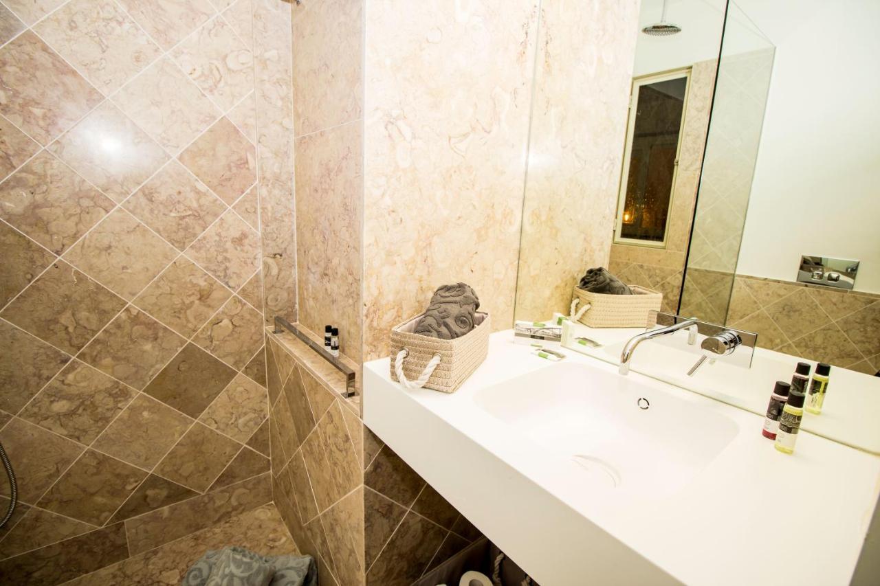 Guest H4u - Flores Lello Center Apartamento Oporto